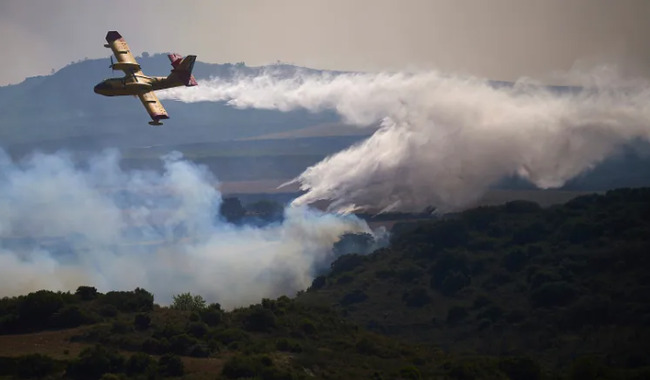 Cháy rừng ở San Martin de Unx, miền Bắc Tây Ban Nha. Ảnh: AP