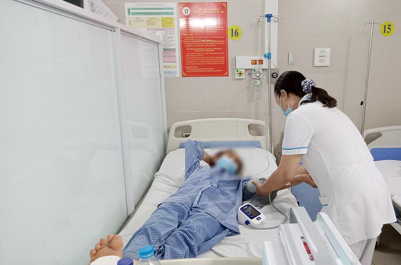 Trường hợp bệnh nhân mắc cúm A nặng cần đưa đến cơ sở y tế để điều trị kịp thời. Ảnh: Hoàng Huy