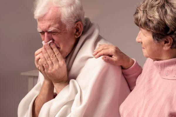 Người lớn trên 65 tuổi có nguy cơ mắc cúm A cao. Ảnh minh họa