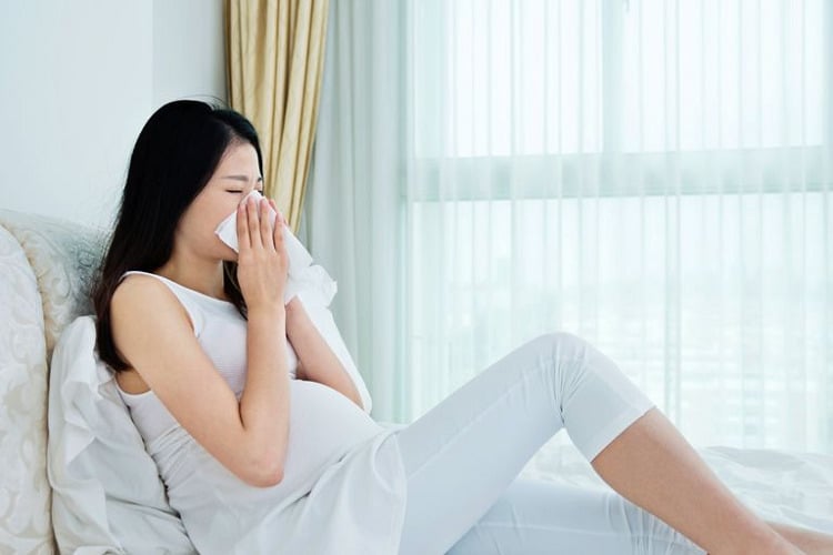 Phụ nữ mang thai dễ mắc cúm A bởi khi mang thai cơ thể có nhiều thay đổi.