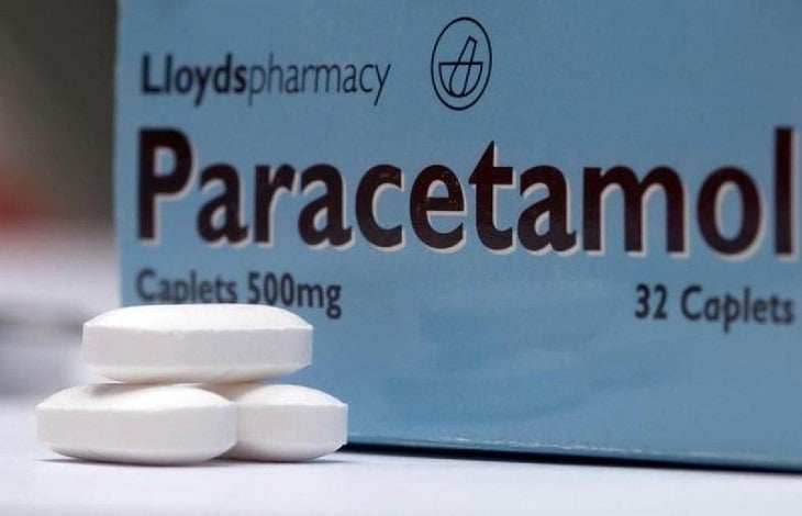 Để giảm triệu chứng sốt, đau đầu, đau họng... người cúm A có thể dùng thuốc Paracetamol.