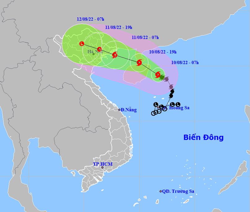 Bão số 2 cách Móng Cái (Quảng Ninh) khoảng 480km về phía Đông Đông Nam, sức gió mạnh nhất vùng gần tâm bão mạnh cấp 8-9, giật cấp 11.