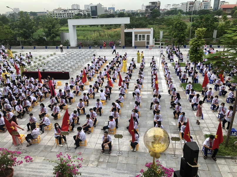 Học sinh Trường THCS Phú Diễn A sẵn sàng cho buổi lễ khai giảng năm học mới.