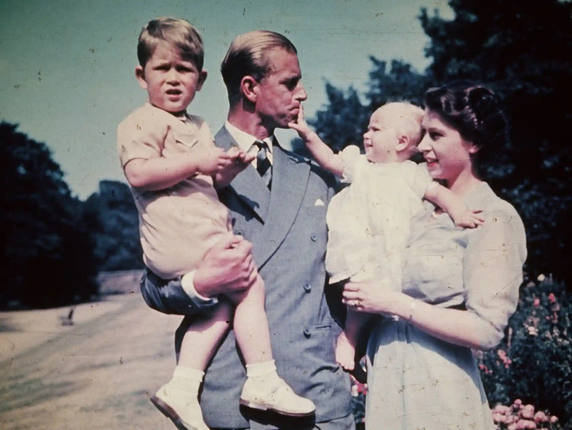 Công chúa Elizabeth kết hôn với Trung úy Philip Mountbatten vào năm 1947. Tới năm 1951, gia đình Công chúa Elizabeth có Thái tử Charles và Công chúa Anne. Ảnh: Keystone