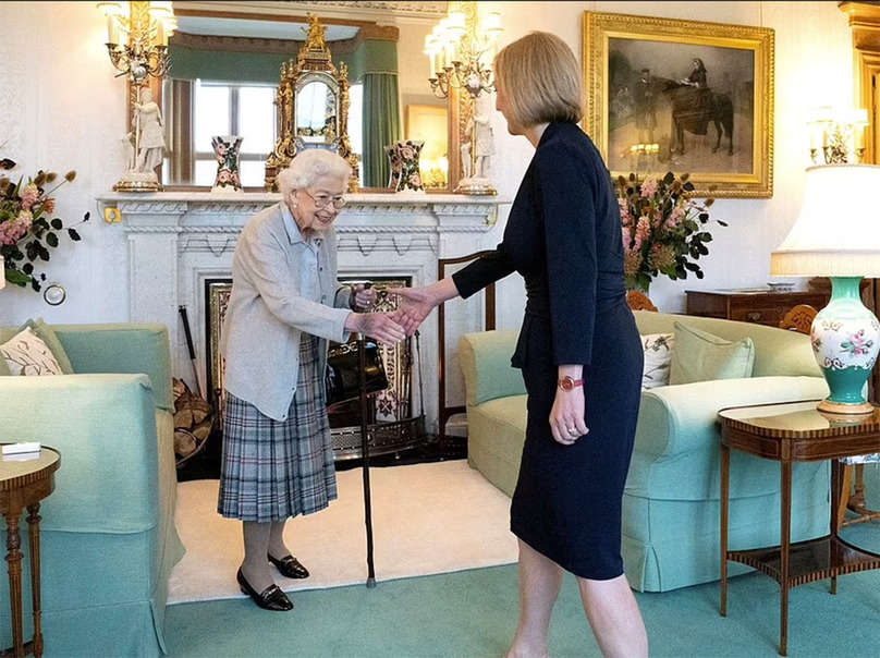 Nữ hoàng Elizabeth II tiếp tân Thủ tướng Anh Liz Truss tại lâu đài Balmoral ở Scotland.
