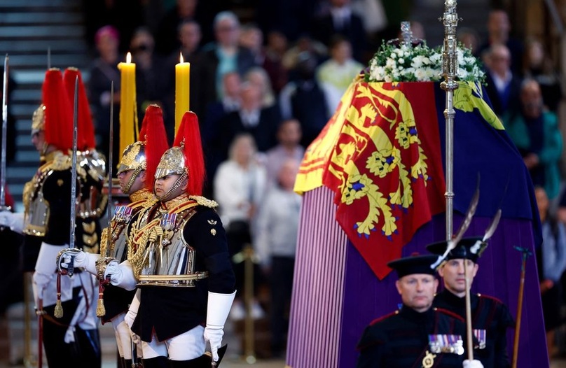 Lễ tang Nữ hoàng Anh sẽ chính thức diễn ra sau khi hàng loạt nghi lễ tôn vinh bà được tiến hành trên khắp Vương quốc Anh. Ảnh: Reuters