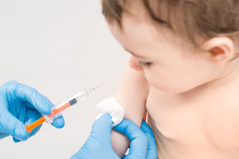 Nên tiêm vaccine phòng bệnh cho trẻ theo khuyến cáo của Bộ Y tế. Ảnh minh họa