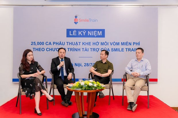  Các chuyên gia đến từ BV Răng hàm mặt Trung ương Hà Nội; BV Nhi Trung ương; BVĐK Hà Đông chia sẻ tại buổi lễ công bố bố cột mốc 25 nghìn ca phẫu thuật khe hở môi-vòm miễn phí tại Việt Nam.