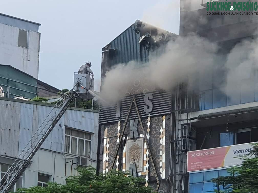  Hiện trường vụ hỏa hoạn tại quán karaoke trên đường Quan Hoa - quận Cầu Giấy.