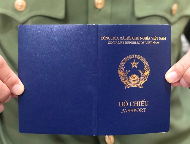  Tây Ban Nha công nhận lại hộ chiếu mẫu mới của Việt Nam.