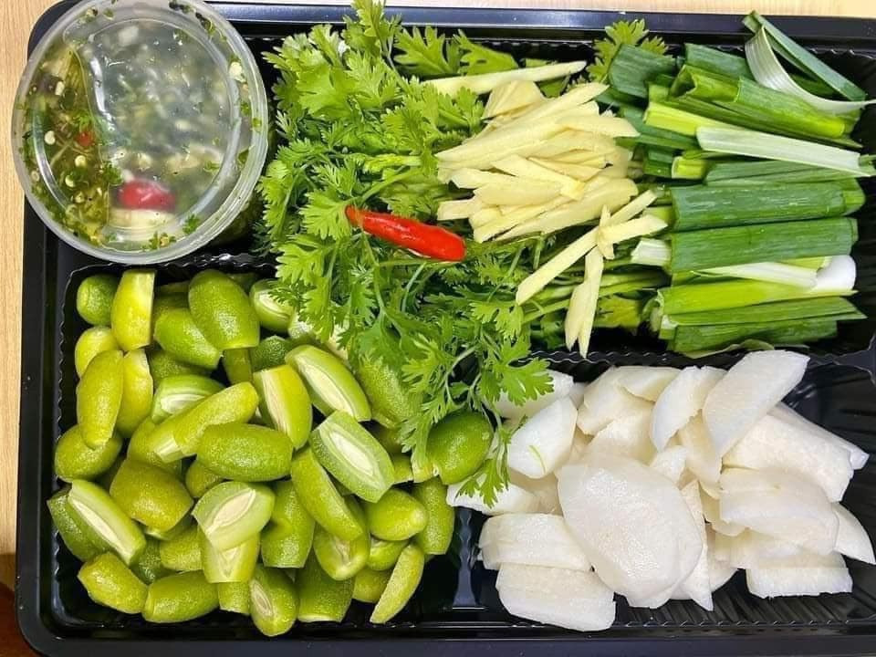 Nhót xanh trước cho không ai lấy, nay thành món ăn hot trend giá 430.000 đồng/kg