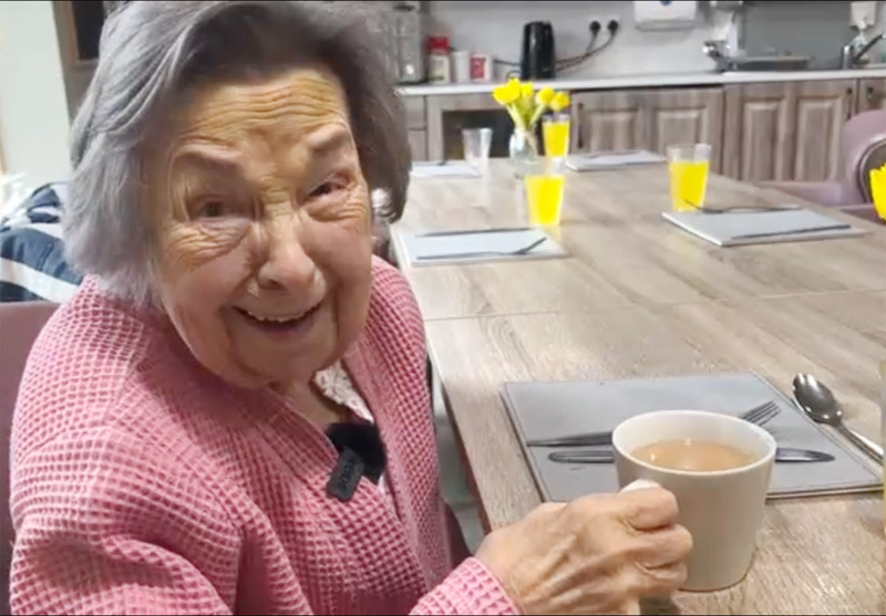 Loại đồ uống luôn có trên tay của cụ bà sống thọ 107 tuổi