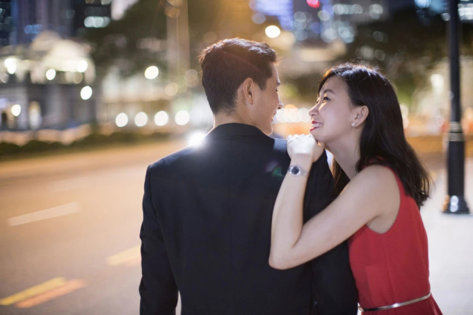 Bắt quả tang vợ vào khách sạn với người khác, chồng xông ra đối chất thì sốc trước câu nói của vợ
