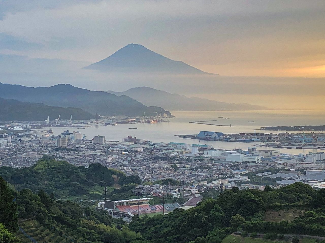 Từng phát ngán mỗi khi thấy núi Phú Sĩ, chàng thanh niên khiến cả thế giới ngỡ ngàng với những bức ảnh đẹp mê đắm về ngọn núi quê hương