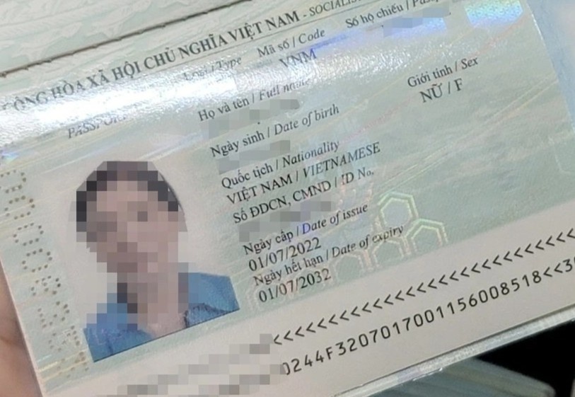 Hộ chiếu mới được cấp từ 1/7. Ảnh: Hoàng Lam. 