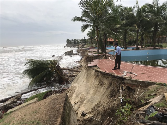 Sạt lở nghiêm trọng do bão tại một số bờ biển ở Việt Nam. 
