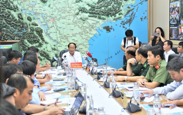 Phó thủ tướng Lê Văn Thành chủ trì cuộc họp ứng phó với bão Noru chiều 25/9 (ảnh: Mỹ Hà). 