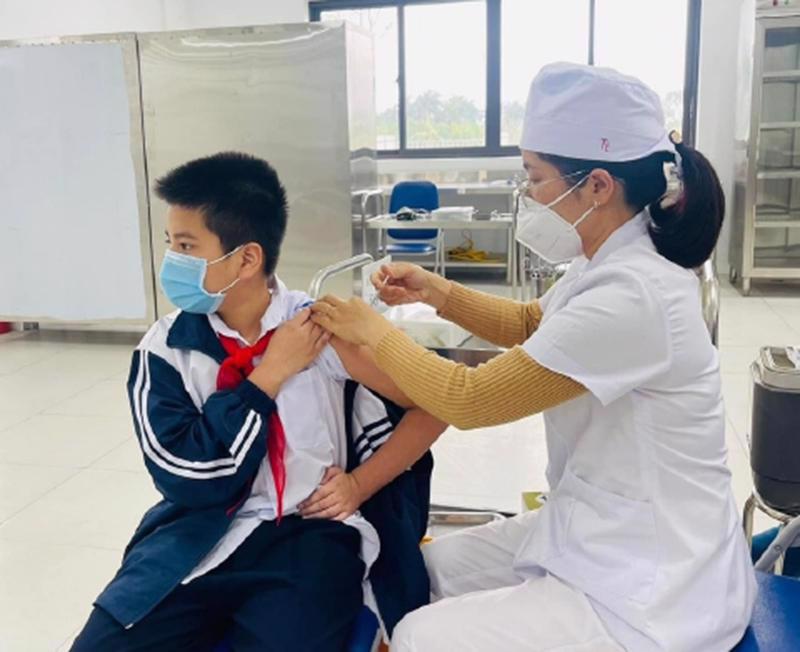  Các địa phương cần đẩy nhanh tiêm vaccine COVID-19, nhất là mũi 3, mũi 4 cho người từ 12 tuổi trở lên; tiêm đủ 2 mũi cho trẻ em từ 5 tuổi đến dưới 12 tuổi theo mục tiêu của Chính phủ, Thủ tướng Chính phủ đã đề ra, bảo đảm an toàn, khoa học, hiệu quả.