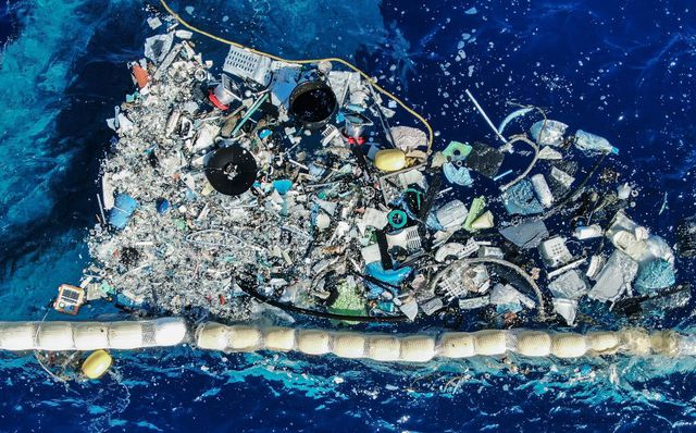  Nếu không hành động ngay, nguy cơ rác thải nhựa đại dương nhiều hơn cá là hiện hữu.