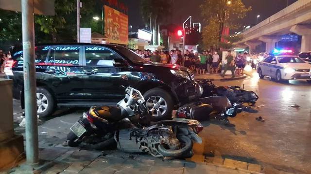  Hiện trường vụ tai nạn giao thông liên hoàn tối 28/7 khiến nhiều người thương vong.