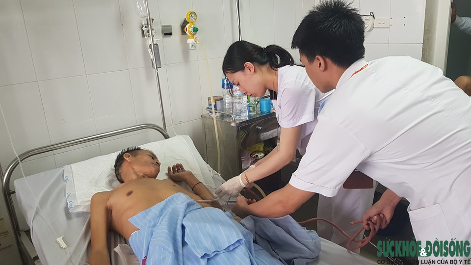  Nhiều bệnh nhân Lào nguy kịch đã được các thầy thuốc Nghệ An cứu sống.
