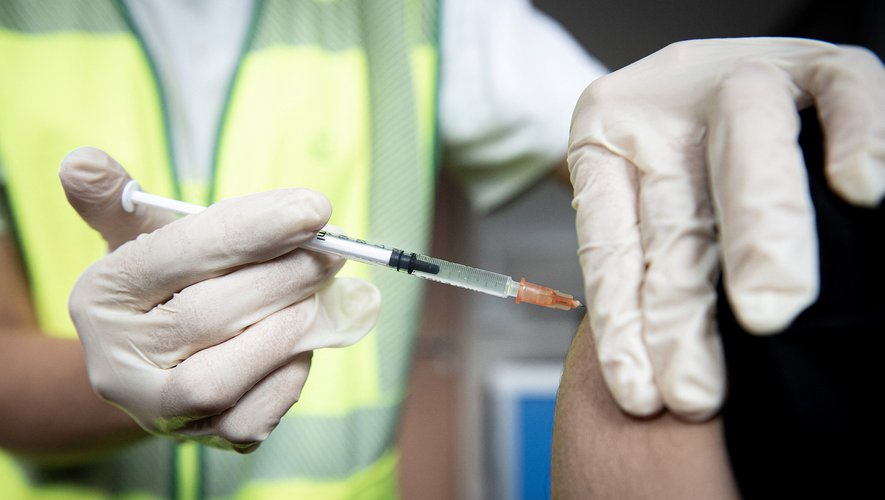  Theo Bộ Y tế hiện còn khoảng 14 triệu mũi tiêm vaccine phòng COVID-19 chưa được cập nhật lên hệ thống và 15.330.708 đối tượng sai thông tin.