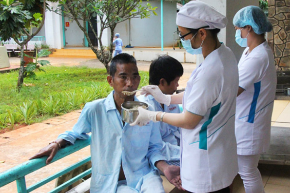  Sự chăm sóc nhiệt tình của đội ngũ y, bác sĩ của Bệnh viện Nhân Ái đã giúp bệnh nhân vượt qua mặc cảm và sống tốt.