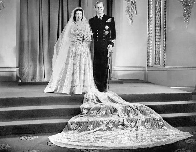  Công chúa Elizabeth làm lễ cưới với Philip Mountbatten.