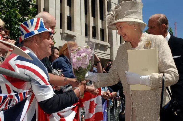  Nữ hoàng Elizabeth II tại một buổi lễ mừng sinh nhật 80 của bà.
