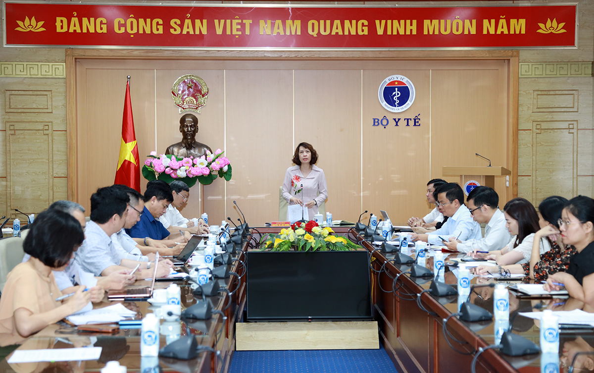  PGS.TS Nguyễn Thị Liên Hương - Thứ trưởng Bộ Y tế đã chủ trì cuộc họp trực tuyến toàn quốc về tăng cường công tác phòng chống dịch bệnh và tiêm vaccine phòng COVID-19. Ảnh: Trần Minh