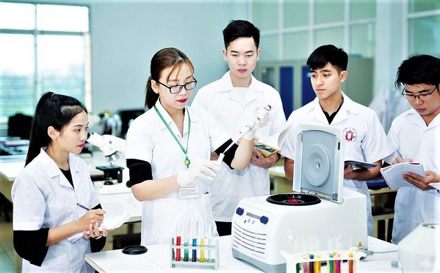  Trường Đại học Khoa học Sức khỏe là trường đại học thành viên của Đại học Quốc gia Thành phố Hồ Chí Minh. Ảnh minh hoạ