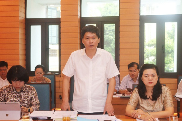  Phó Giám đốc Sở Y tế Hà Nội Vũ Cao Cương báo cáo tình hình dịch bệnh trên địa bàn.