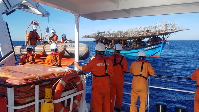  Trung tâm phối hợp tìm kiếm, cứu nạn hàng hải Việt Nam tổ chức thực hiện công tác cứu hộ trên biển.