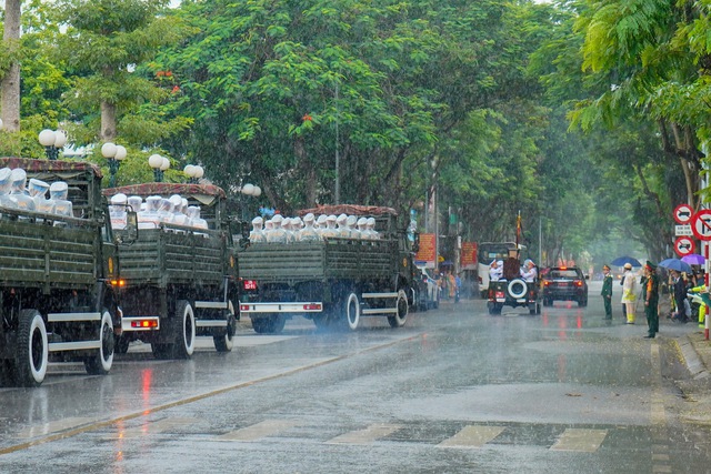 Xúc động hình ảnh tiễn biệt Phó Thủ tướng Lê Văn Thành về đất mẹ