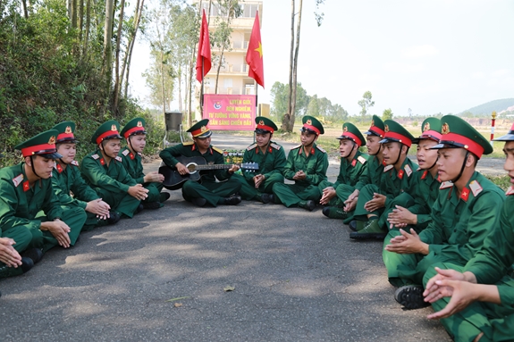 Gia nhập quân ngũ, cấp bậc khởi điểm của người mới tham gia nghĩa vụ quân sự là gì?