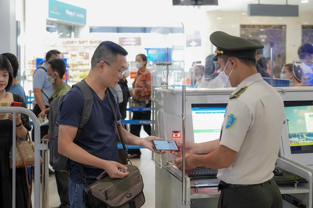 Nhờ loại hộ chiếu mới này mà hàng triệu người muốn đi du lịch được hưởng thêm cả ‘tá’ quyền lợi