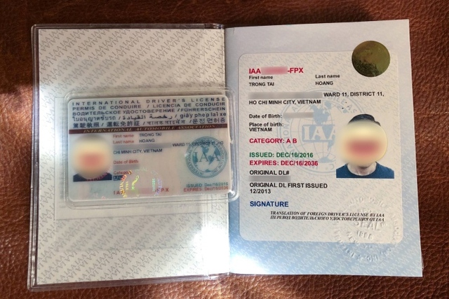  Bằng lái xe quốc tế Vienna do Việt Nam cấp có hình dạng giống như cuốn số hộ chiếu. Ảnh minh họa: TL