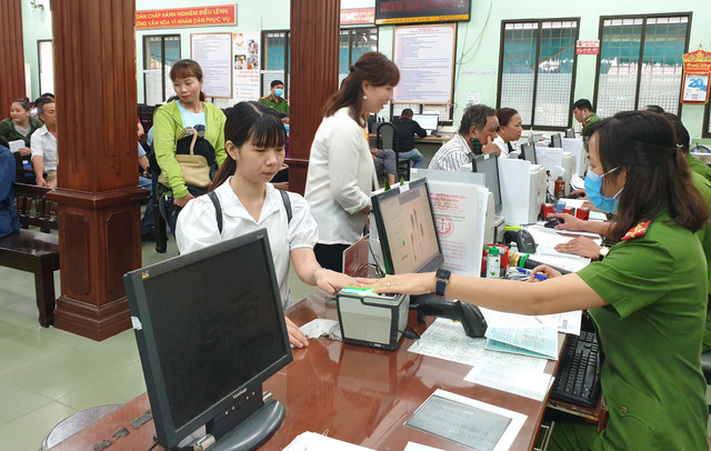  Theo Luật Căn cước 2023, công dân Việt Nam từ đủ 14 tuổi trở lên phải làm thẻ căn cước. Ảnh minh họa: Thái An