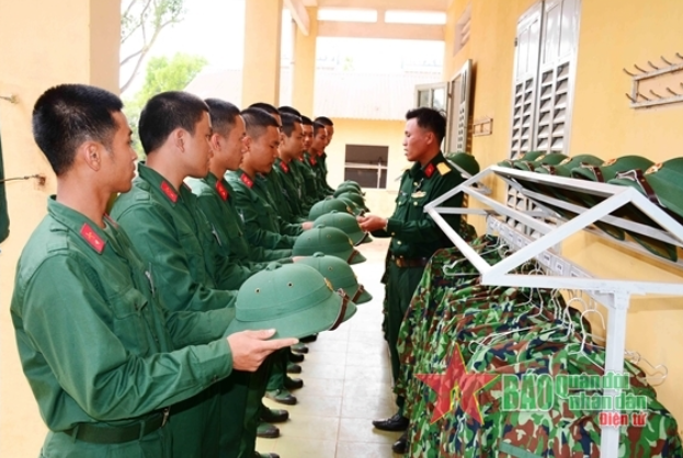  'Kỷ luật là sức mạnh của quân đội” nên việc sinh hoạt cũng sẽ được thực hiện theo chế độ để phục vụ việc học tập, rèn luyện, tạo sự đồng bộ trong toàn quân. Ảnh: QĐND