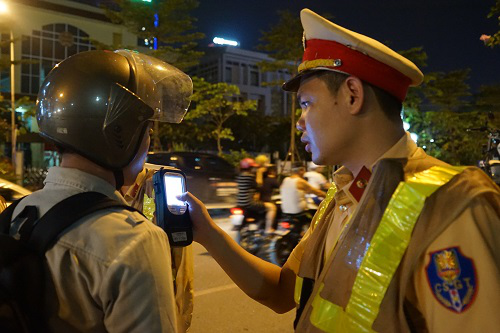  Luật Trật tự an toàn giao thông đường bộ vừa được Quốc hội thông qua có rất nhiều quy định mới. Ảnh minh họa: TL