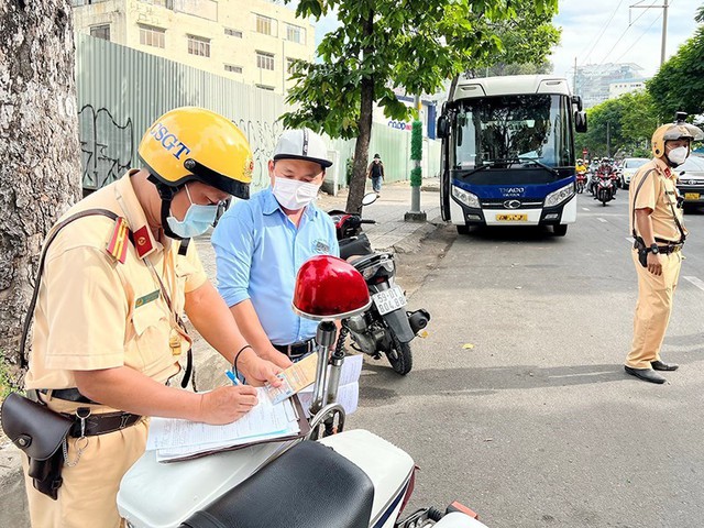  Hàng loạt hành vi vi phạm luật giao thông đường bộ bị áp dụng số tiền phạt từ 400.000 – 8 triệu đồng theo Nghị định 168/2024/NĐ-CP. Ảnh minh họa: TL