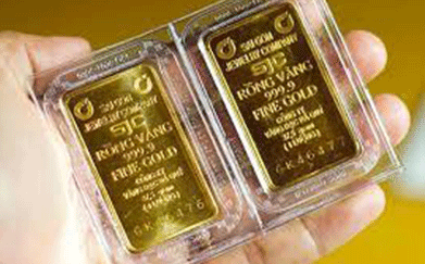 Giá vàng đồng loạt giảm, vàng SJC rớt mốc 70 triệu đồng/lượng