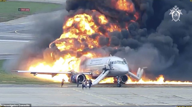 Nga công bố video vụ máy bay cháy như “cầu lửa” khiến 41 người chết - 5