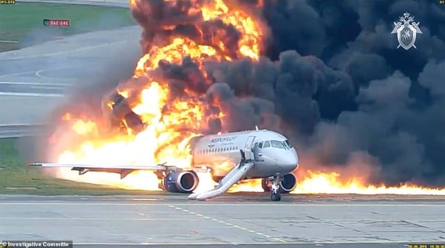 Nga công bố video vụ máy bay cháy như “cầu lửa” khiến 41 người chết - 1