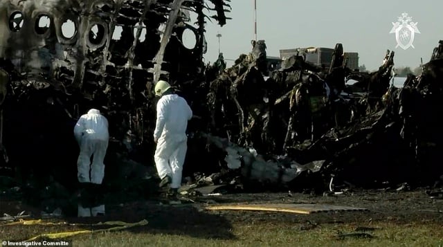 Nga công bố video máy bay bị cháy như “cầu lửa” khiến 41 người chết - 8