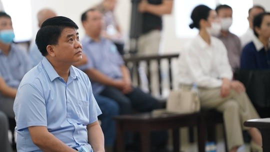 Bồi thường 25 tỉ đồng, nguyên chủ tịch Hà Nội Nguyễn Đức Chung được giảm 3 năm tù - Ảnh 1.