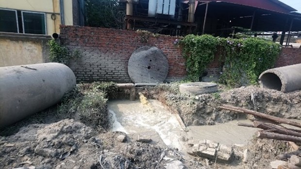 Nước thải vô tư xả thẳng ra môi trường tại Cụm Công nghiệp Phú Lâm ở Bắc Ninh. Nguồn: Thanhtra.com.vn
