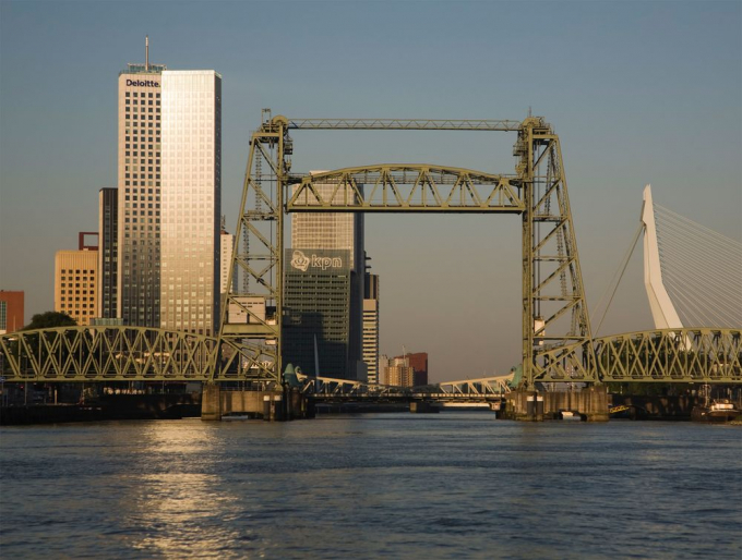 Cầu De Hef ở Rotterdam, Hà Lan. Ảnh: Getty Images
