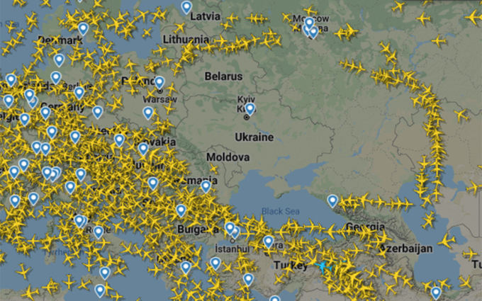 Các hãng hàng không tránh bay qua không phận Ukraine ngày 25/2. Ảnh: Flightradar24