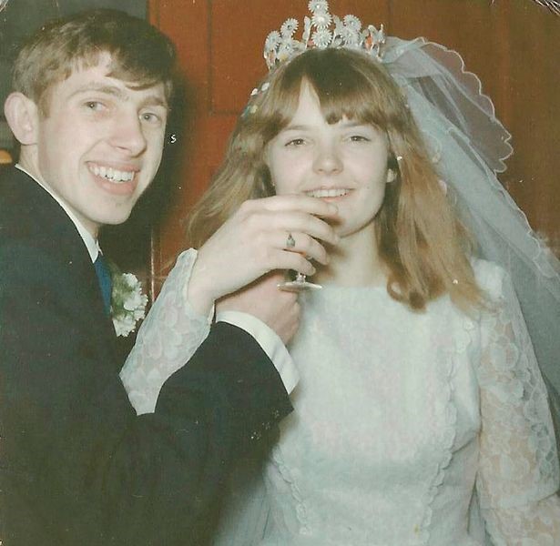 Hình ảnh đám cưới của ông với người vợ đầu, Margaret, vào năm 1966. Ảnh: Mirror